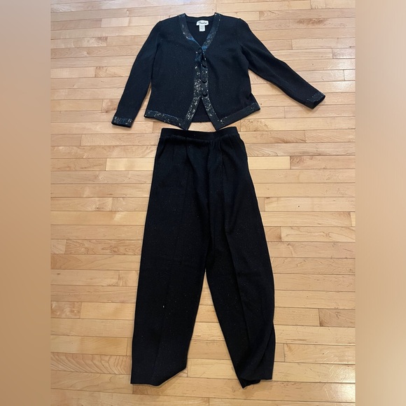 TOULA SIZE 6 SEQUENT JACKET TOP AND PANTS IN BLACK